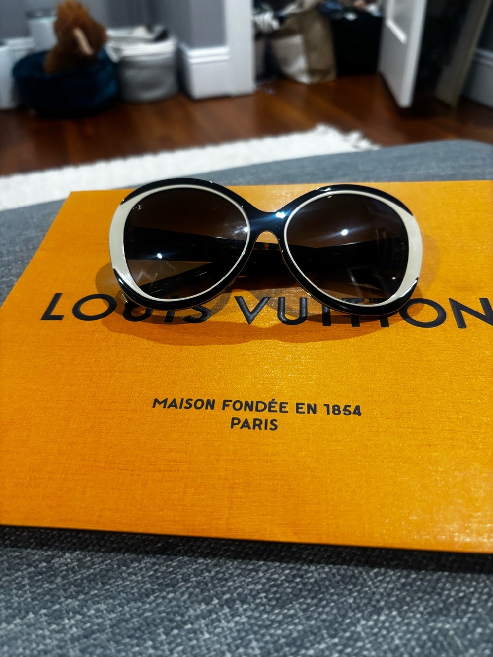 Louis Vuitton Cream and Brown Rounded Oversized Women's Sunglasses